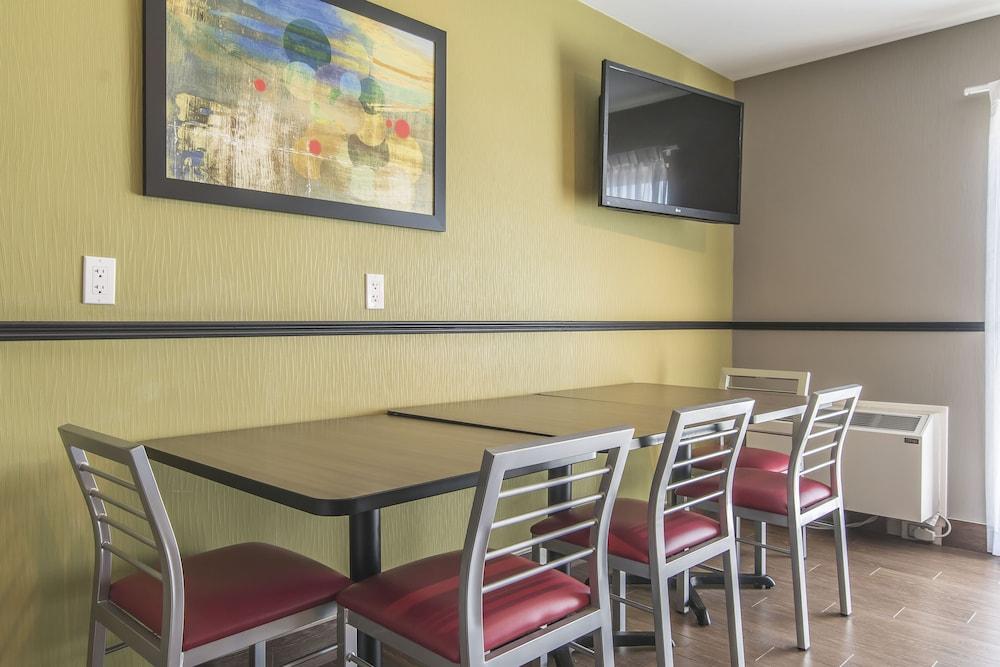 סימקו Comfort Inn מראה חיצוני תמונה